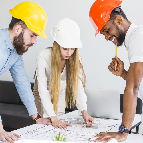 Des techniciens du BTP sur un chantier